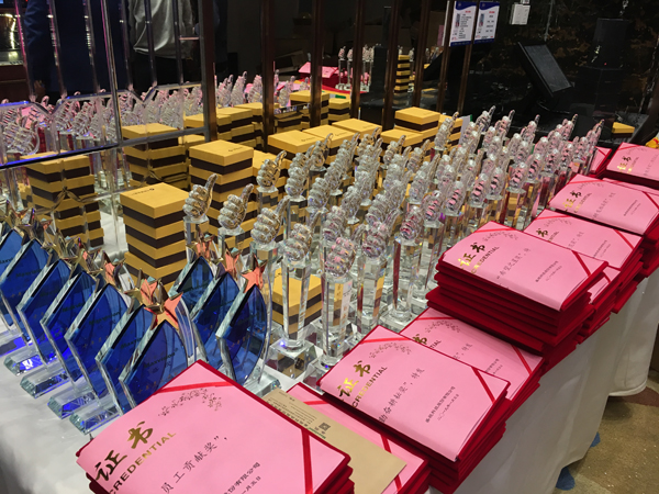 二十二年风雨  只因有你同行  又沐改革春风  再迎历史机遇 ——完美(中国)wanmei·官方网页版,22周年庆典暨颁奖典礼