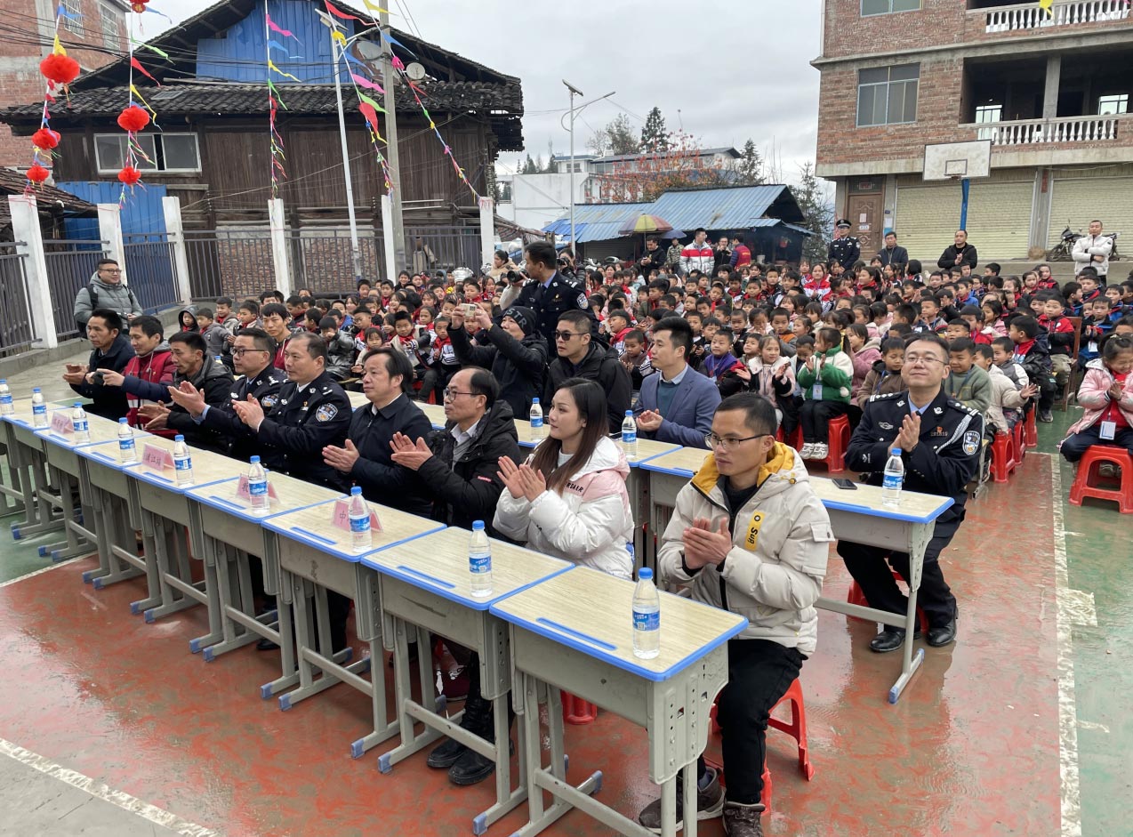 “少年强则国强” 完美(中国)wanmei·官方网页版,为广西三江岑牙小学捐资助建