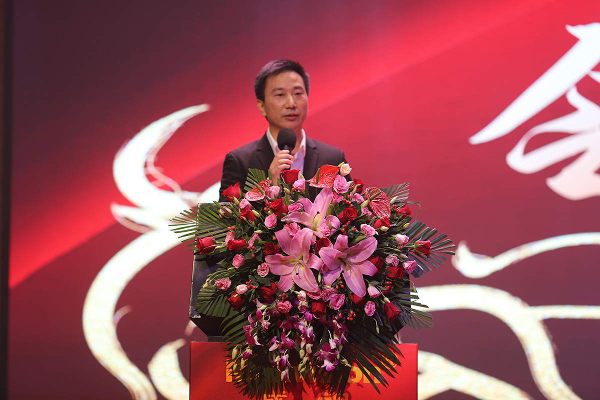 永葆初心，勤开拓梦圆二〇二〇；牢记使命，再出发续写春天故事 ——完美(中国)wanmei·官方网页版,成立二十四周年暨网络表彰颁奖盛典在深圳举行